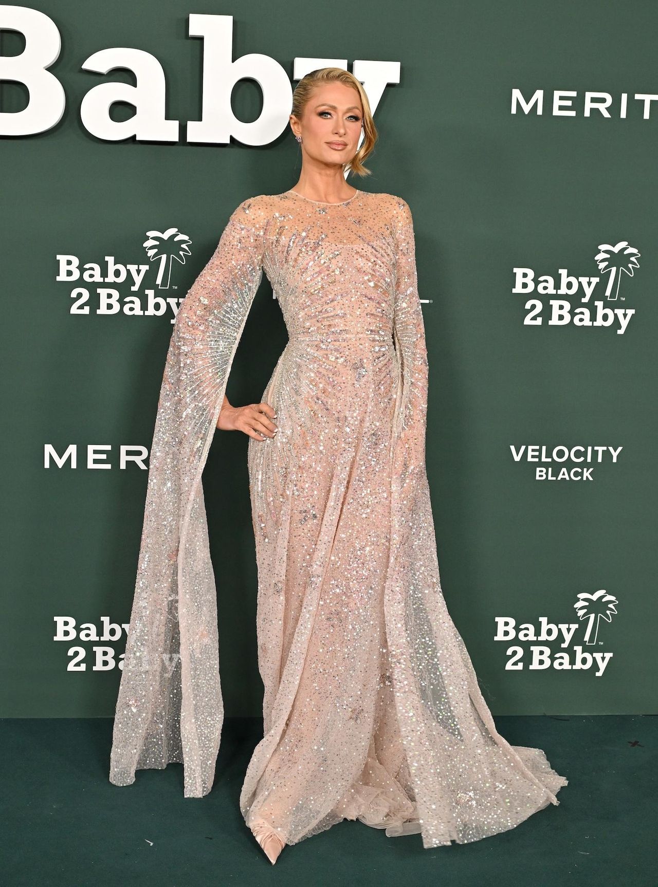 La_Visita_Emotiva_di_Paris_Hilton_gl0L54pT8c - Confidenze24 source:usmagazine - La Visita Emotiva di Paris Hilton - Paris Hilton Documenta la Visita Emotiva alla Sua Casa Distrutta