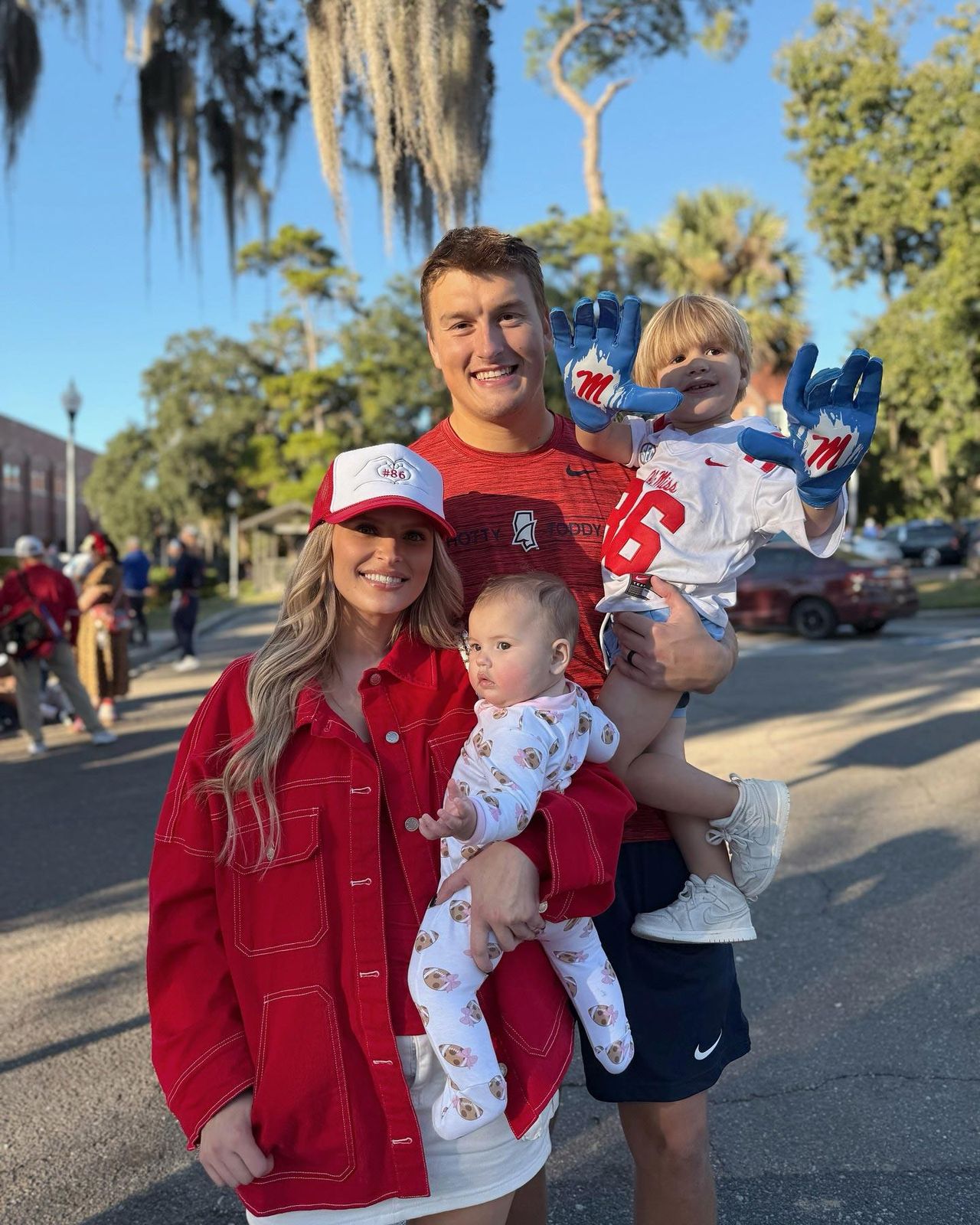 La_Vita_di_Cali_e_Caden_Durante_il_Draft_NFL_6RgkidqYd2 - Confidenze24 source:usmagazine - La Vita di Cali e Caden Durante il Draft NFL - Cali Prieskorn Spiega Perché Non Si È Trasferita Con i Suoi 2 Bambini per il Draft NFL