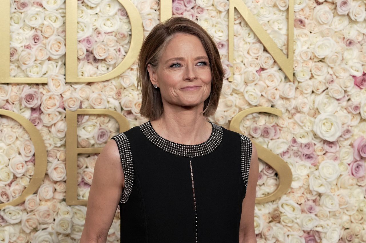 La_Vita_di_Jodie__Cambiata_con_la_Maternit_V5kTLkVyul - Confidenze24 source:closerweekly - La Vita di Jodie è Cambiata con la Maternità - Jodie Foster Ricorda Cosa Ha Imparato Quando Ha Compito 60 Anni