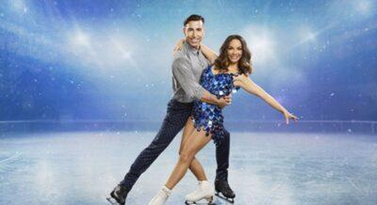 La_caduta_spaventosa_di_Chelsee_Healey_Laibg23Xcf - Confidenze24 source:entertainmentdaily - La caduta spaventosa di Chelsee Healey - Andy Buchanan e Chelsee Healey in un promo di Dancing On Ice