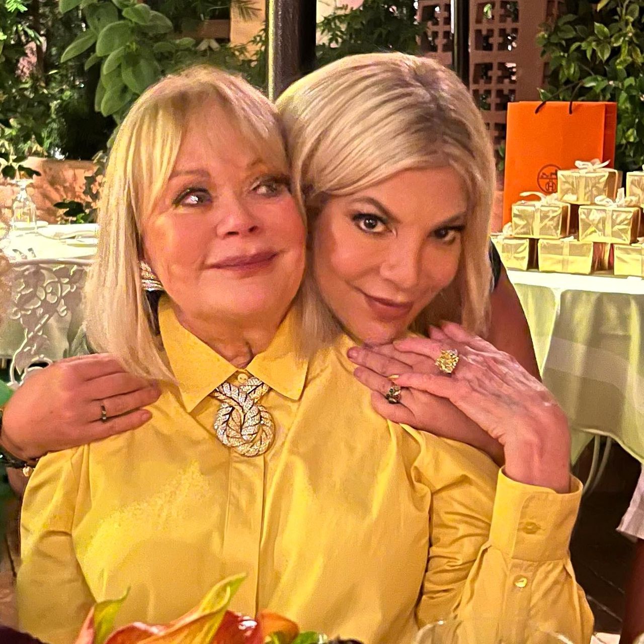 La_casa_di_Malibu_di_Candy_Spelling_distrutta_F6yXSESQFv - Confidenze24 source:usmagazine - La casa di Malibu di Candy Spelling distrutta - Candy Spelling e Tori Spelling.
