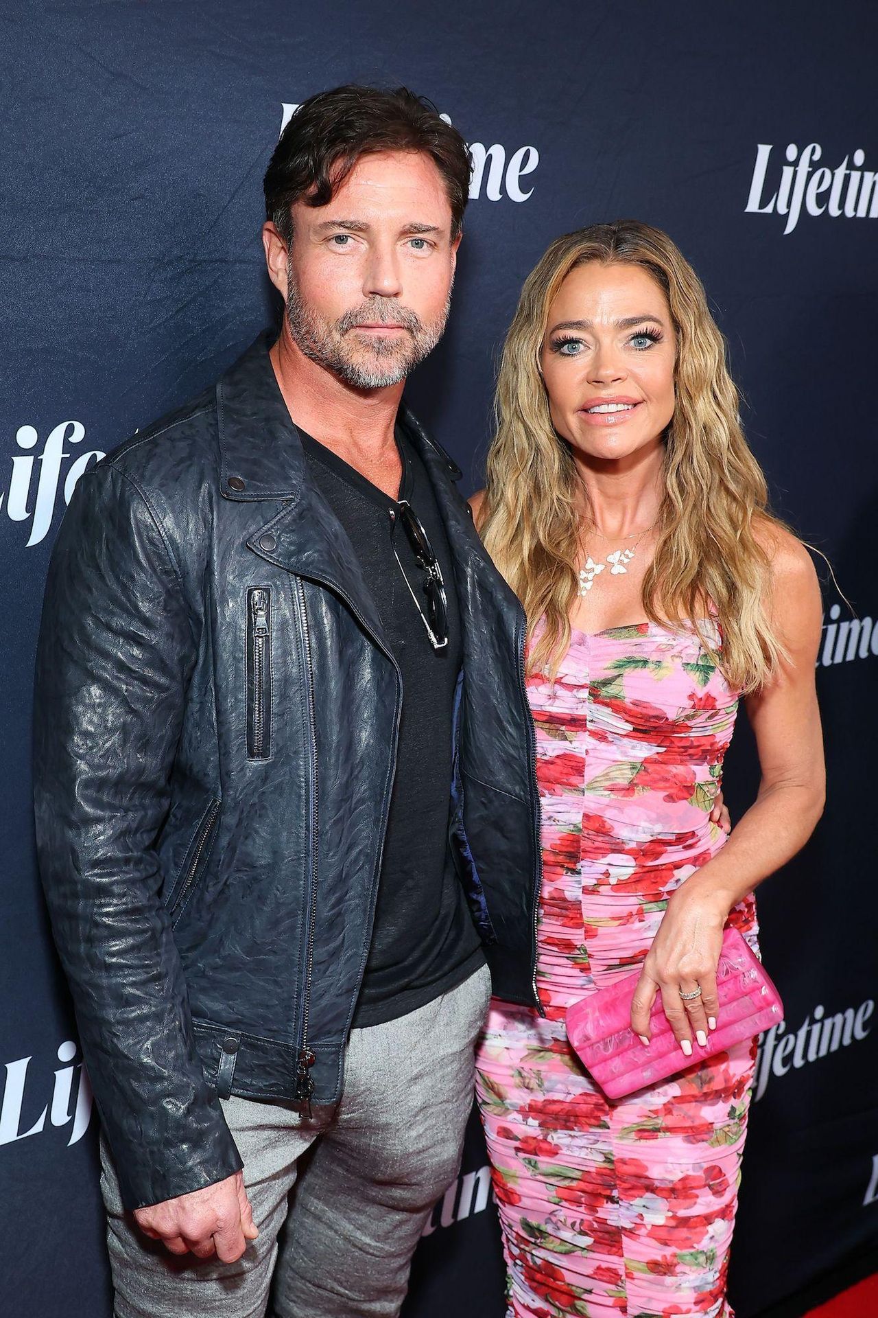 La_causa_contro_Aaron_Phypers_0k1m1FjIWn - Confidenze24 source:usmagazine - La causa contro Aaron Phypers - Aaron Phyphers e Denise Richards.