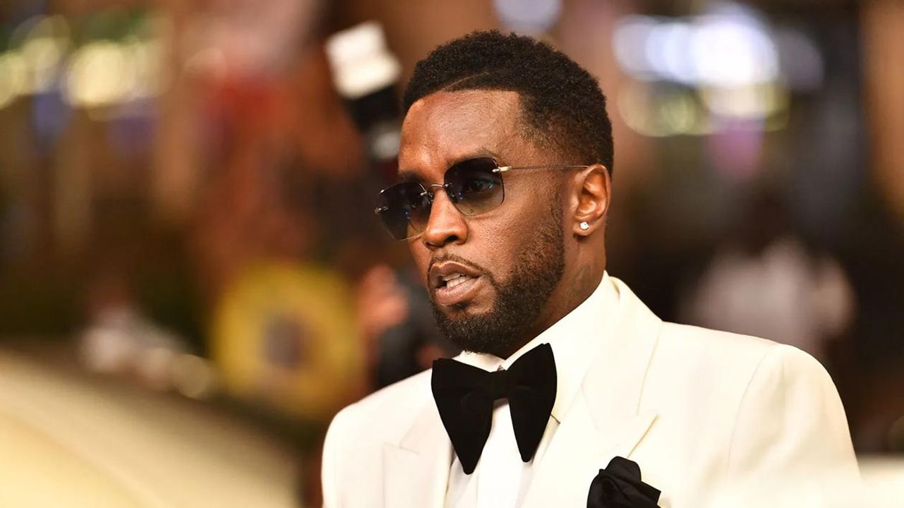 La_causa_di_Diddy_contro_le_false_accuse_V5jiCwAGK5 - Confidenze24 source:billboard - La causa di Diddy contro le false accuse - Sean 'Diddy' Combs partecipa a un evento a Atlanta.