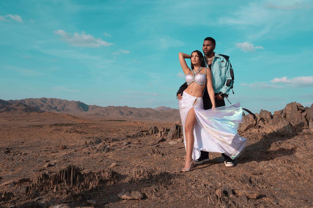 La_collaborazione_tra_Jason_e_Nora_mB8qloRcV6 - Confidenze24 source:usmagazine - La collaborazione tra Jason e Nora - Jason Derulo e Nora Fatehi parlano del nuovo video Snake e quando si sentono più sexy