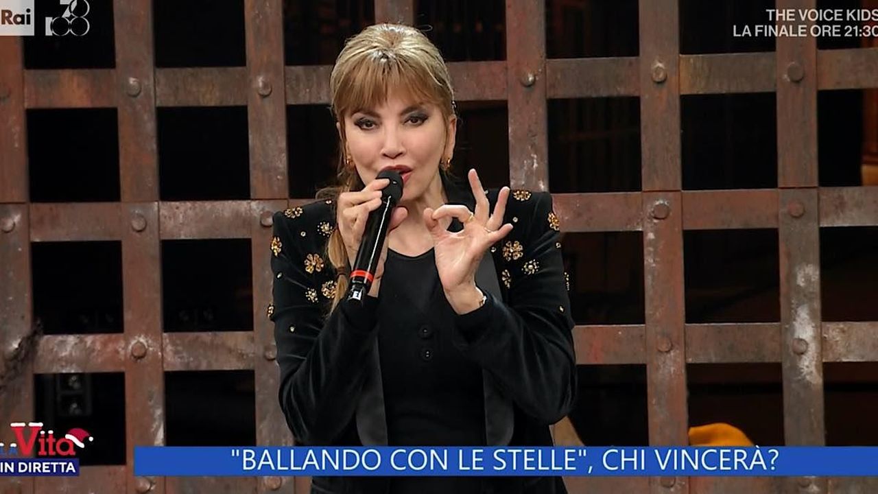 La_conduttrice_e_il_suo_futuro_in_Rai_sul_tavolo_due_spin_off_di_Ballando_con_le_stelle_OViXcJNT6B - Confidenze24 source:lanostratv - La conduttrice e il suo futuro in Rai: sul tavolo due spin off di Ballando con le stelle? - Foto Milly Carlucci prigioniera