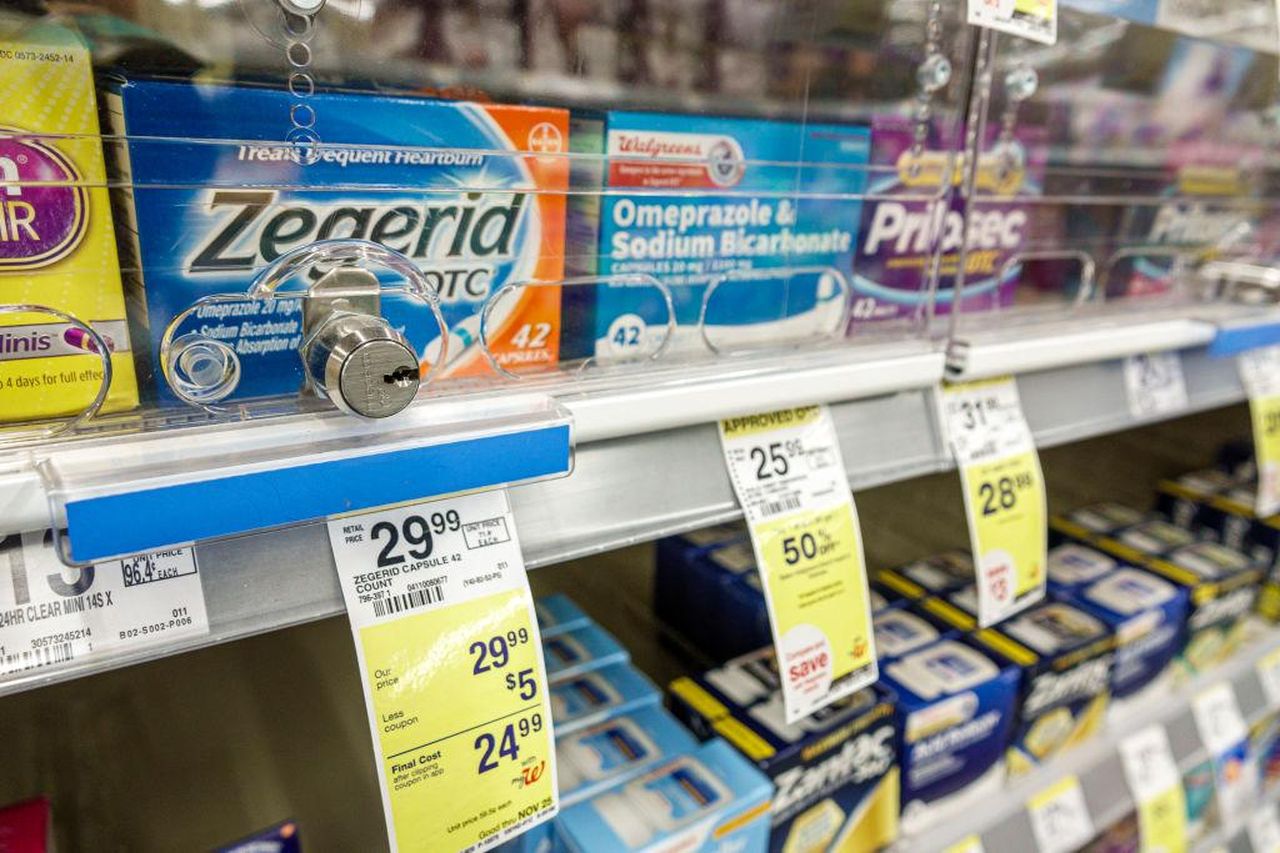 La_confessione_del_CEO_di_Walgreens_9NnmpNYDnk - Confidenze24 source:bossip - La confessione del CEO di Walgreens - Farmacia Walgreens a Miami Beach, Florida, con farmaci bloccati