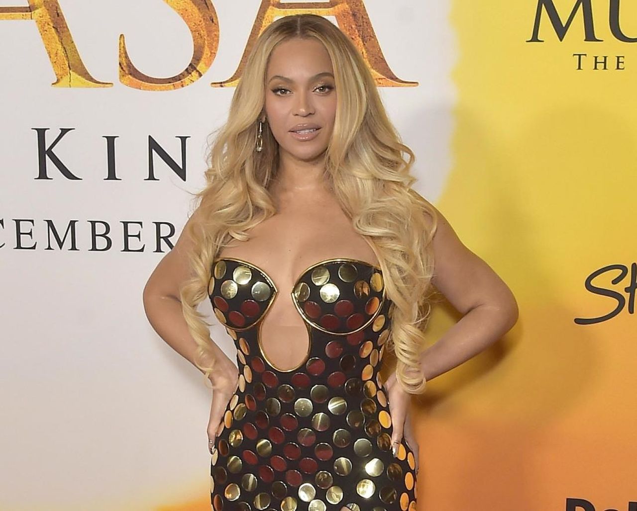 La_donazione_di_Beyonce_per_il_fondo_di_soccorso_S7gd4hAGhu - Confidenze24 source:celebitchy - La donazione di Beyonce per il fondo di soccorso - Beyonce durante un evento