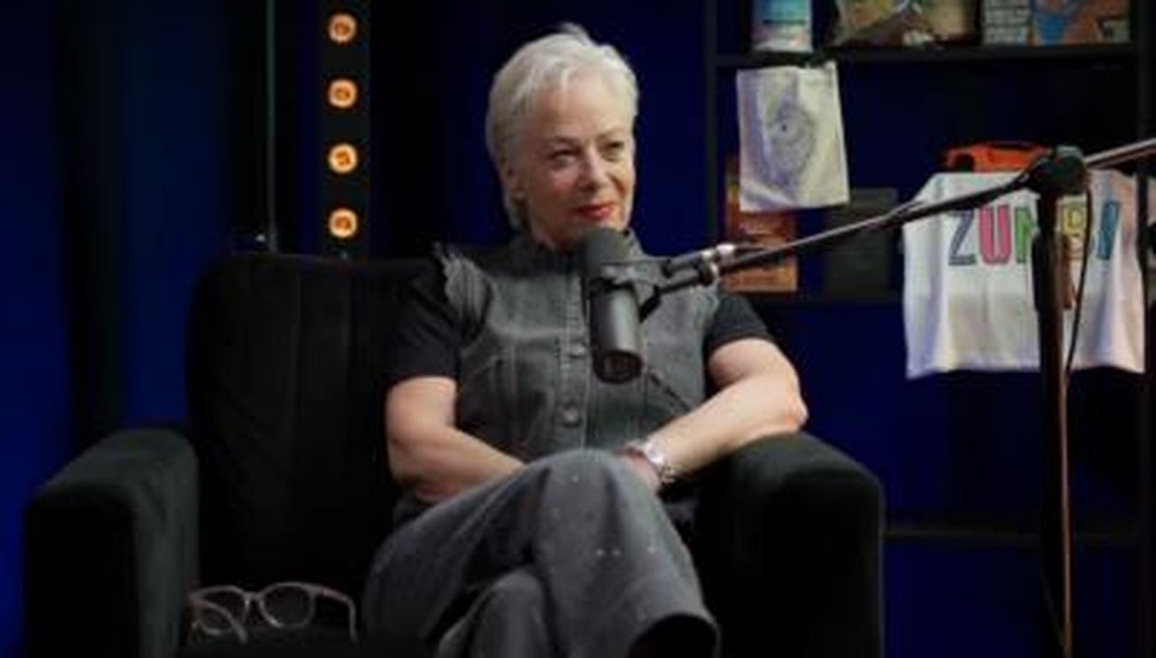 La_fortuna_di_Denise_Welch_e_Lincoln_Townley_dopo_la_vendita_dellarte_GMTrogS12m - Confidenze24 source:entertainmentdaily - La fortuna di Denise Welch e Lincoln Townley dopo la vendita dell'arte - Denise Welch durante un'intervista