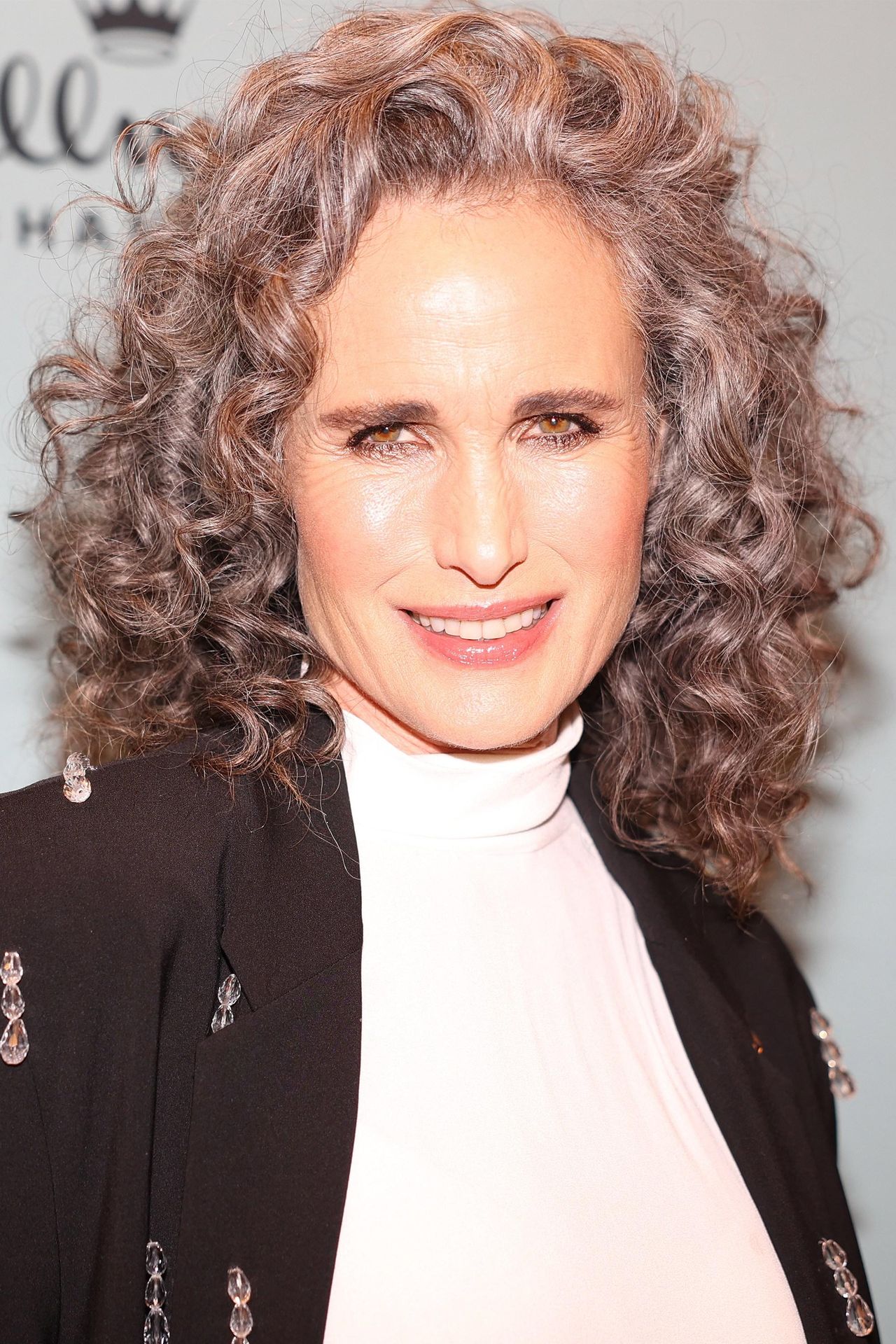La_frustrazione_di_Andie_MacDowell_Hb6OaBHDLC - Confidenze24 source:sheknows - La frustrazione di Andie MacDowell - Andie MacDowell al premiere di THE WAY HOME, New York, NY 11 gennaio 2023.