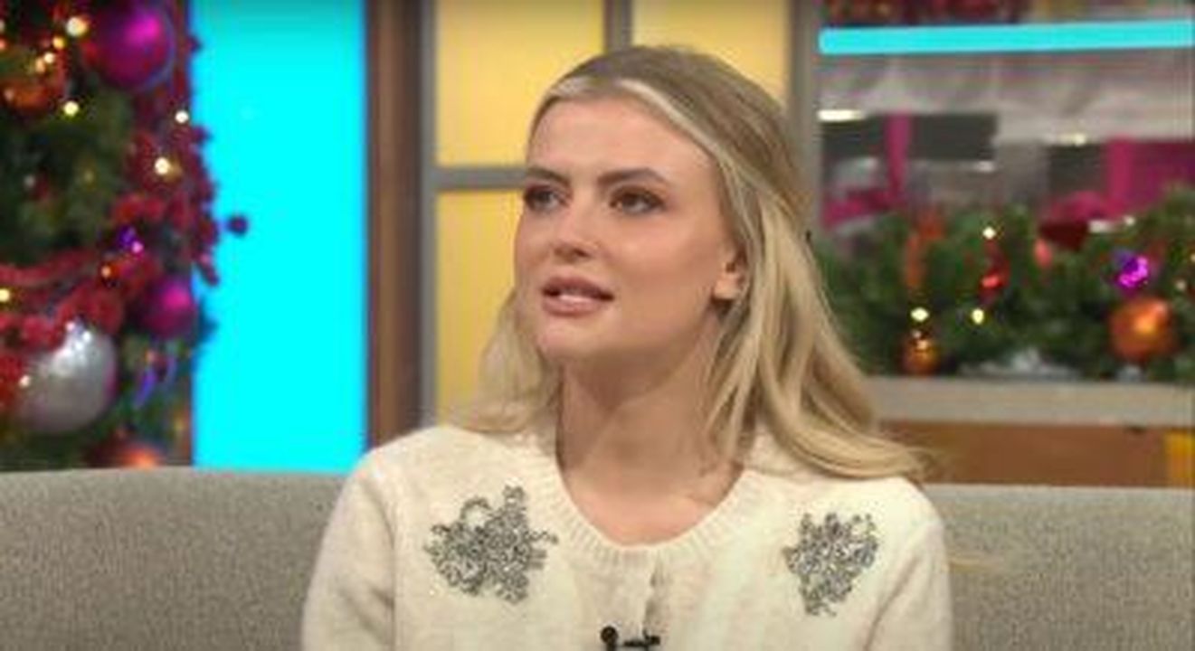 La_gioia_di_Lucy_Fallon_per_il_suo_bambino_7VqRpFhPV3 - Confidenze24 source:entertainmentdaily - La gioia di Lucy Fallon per il suo bambino - Lucy Fallon parla a Lorraine