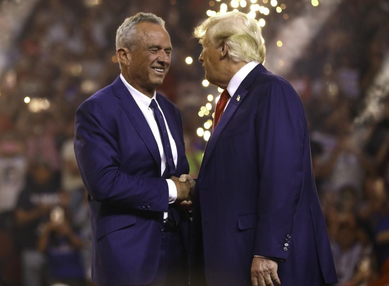La_nomina_di_Kennedy_e_le_sue_controversie_4lMAq5LP1o - Confidenze24 source:celebitchy - La nomina di Kennedy e le sue controversie - Robert Kennedy Jr. in un evento