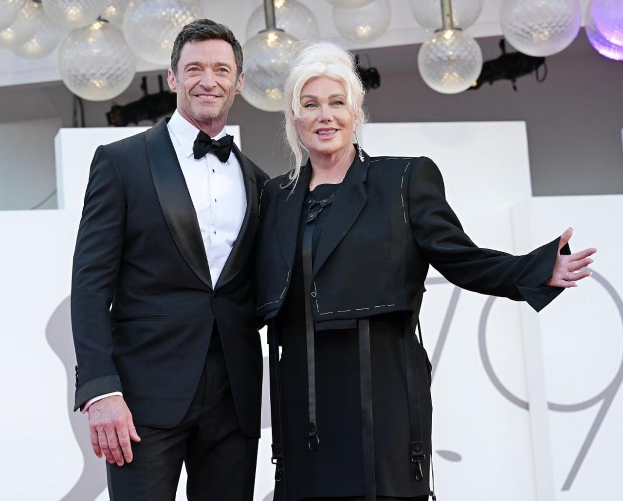 La_nuova_relazione_di_Hugh_Jackman_SBh8fOvSzv - Confidenze24 source:celebitchy - La nuova relazione di Hugh Jackman - Hugh Jackman e Sutton Foster