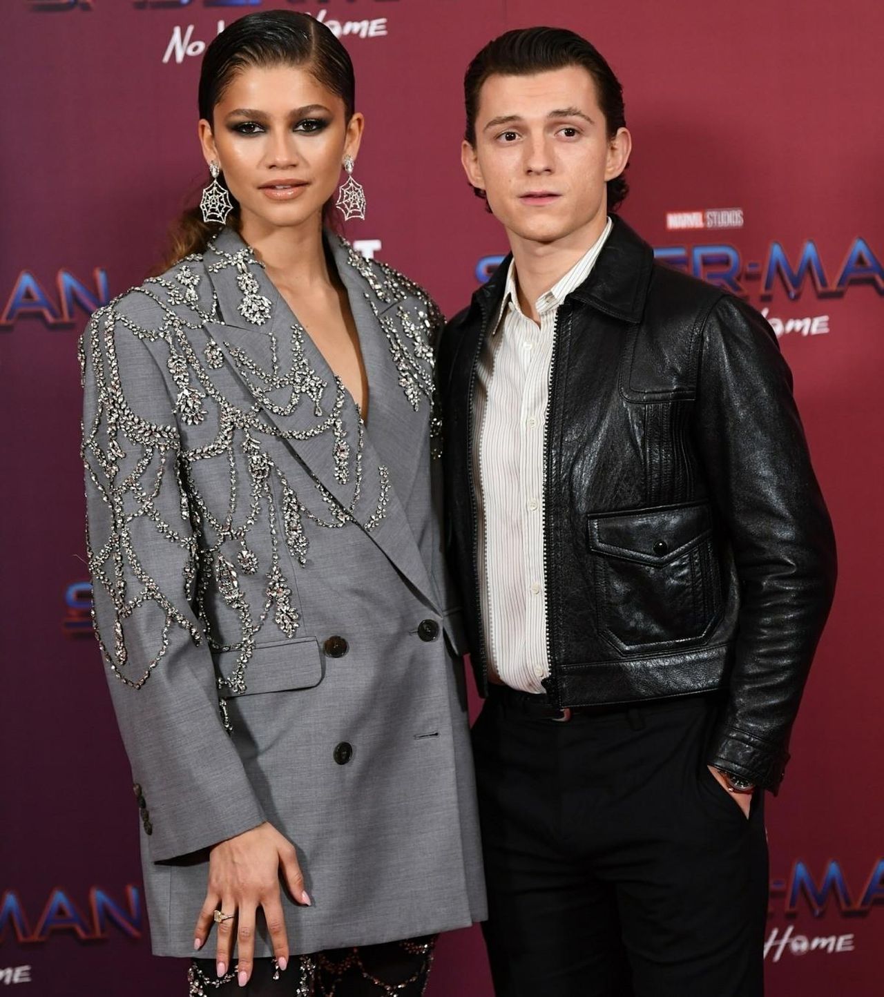 La_proposta_di_Tom_Holland_a_Zendaya_GwCarGSibM - Confidenze24 source:celebitchy - La proposta di Tom Holland a Zendaya - Zendaya mostra l'anello di fidanzamento