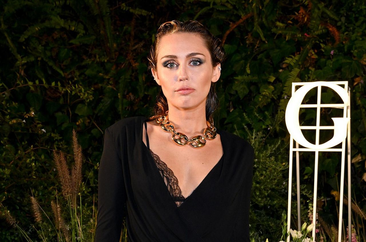 La_reazione_di_Miley_agli_incendi_aTR0ZdGstT - Confidenze24 source:billboard - La reazione di Miley agli incendi - Miley Cyrus all'evento Gucci a Los Angeles