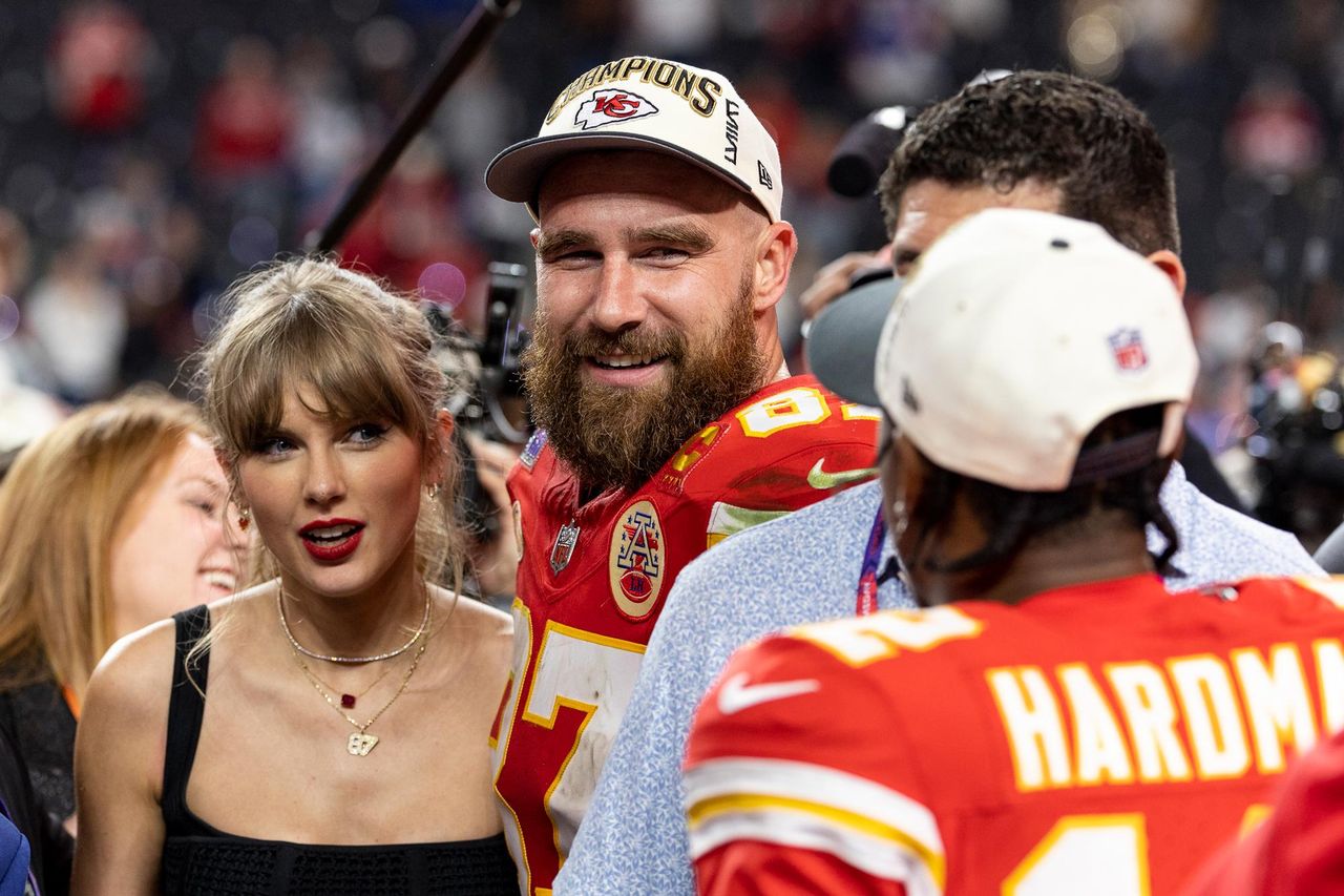 La_relazione_con_Taylor_Swift_JbB7SIThhB - Confidenze24 source:usmagazine - La relazione con Taylor Swift - Quando si ritirerà Travis Kelce