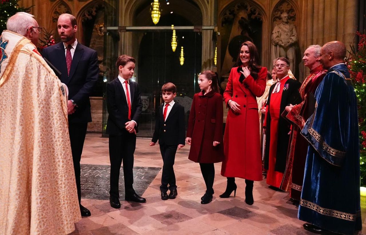 La_responsabilit_di_Kate_come_madre_e_principessa_Z1d9M0jcWT - Confidenze24 source:celebitchy - La responsabilità di Kate come madre e principessa - La Principessa di Galles durante il servizio natalizio