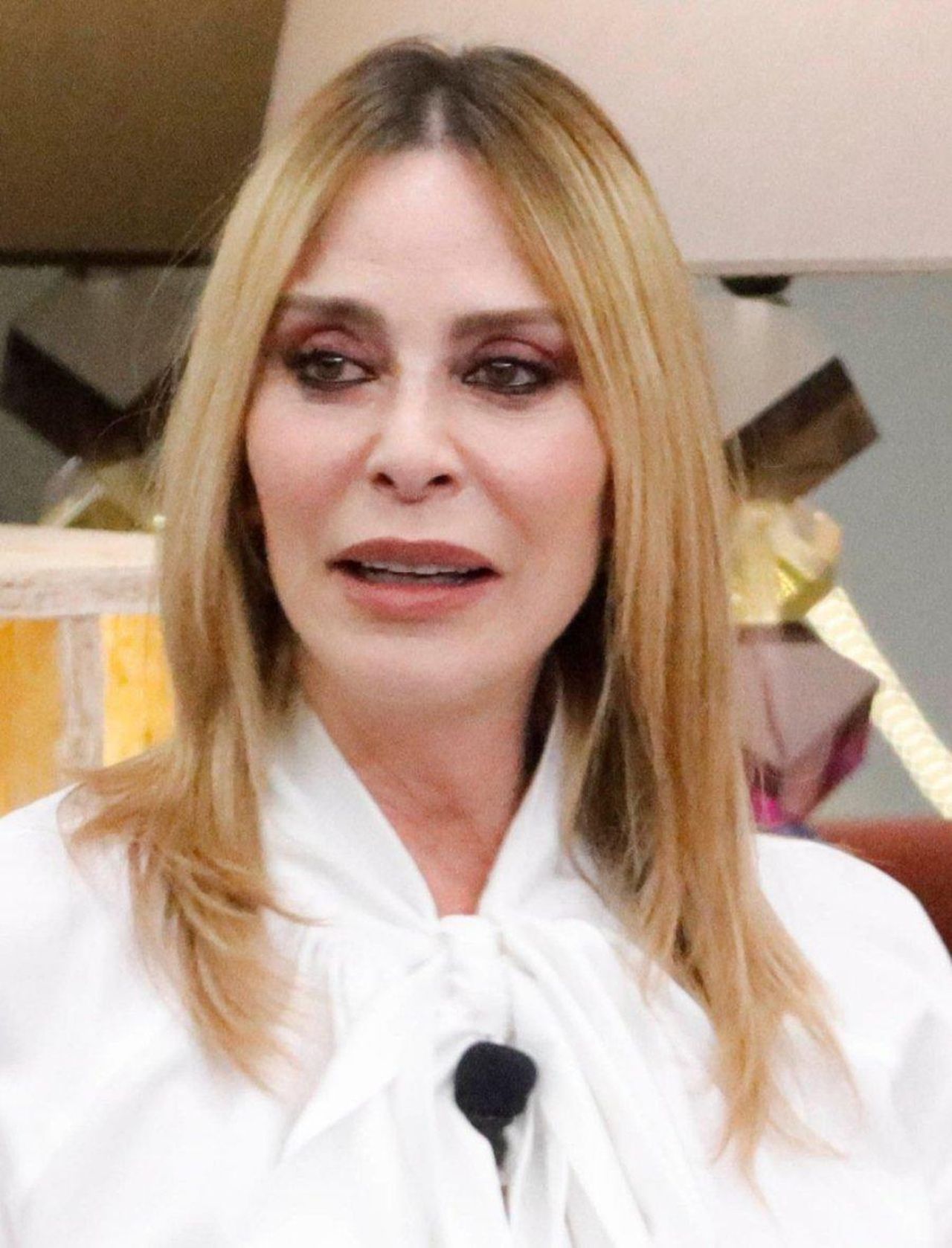 La_scoperta_di_Stefania_Orlando_che_corre_a_dirlo_a_Luca_e_Amanda_q7wB9CPDWR - Confidenze24 source:tvzap - La scoperta di Stefania Orlando che corre a dirlo a Luca e Amanda - Stefania Orlando durante uno sfogo con Luca e Amanda