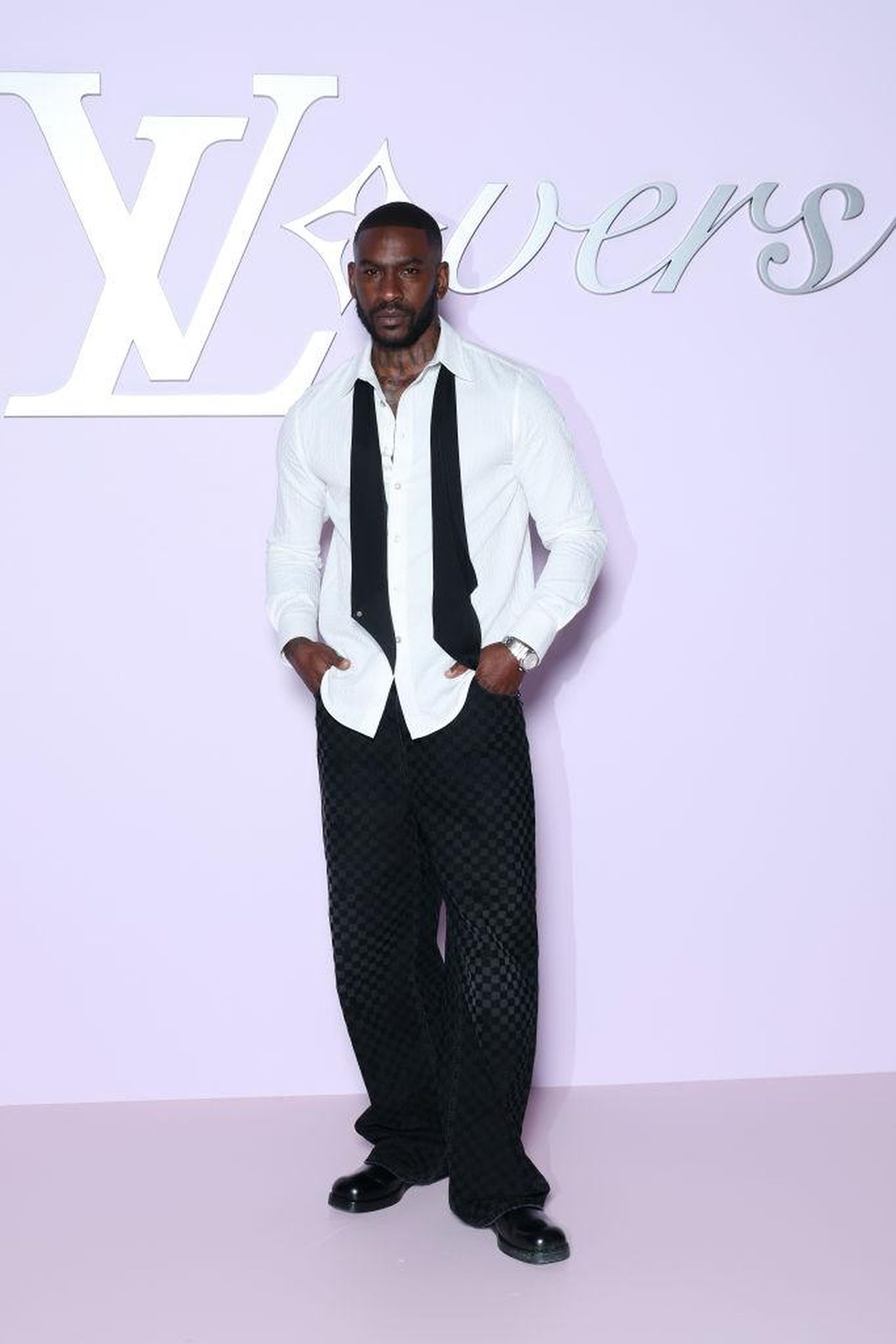 La_sfilata_di_Pharrell_a_Parigi_EROuiok27H - Confidenze24 source:bossip - La sfilata di Pharrell a Parigi - Louis Vuitton: Photocall - Paris Fashion Week - Menswear Fall-Winter 2025/2026