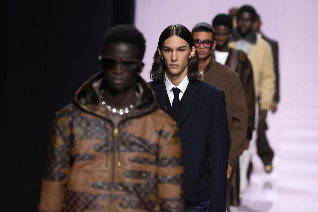 La_sfilata_di_Pharrell_a_Parigi_JdKuop4Jg2 - Confidenze24 source:bossip - La sfilata di Pharrell a Parigi - Louis Vuitton: Runway - Paris Fashion Week - Menswear Fall-Winter 2025/2026