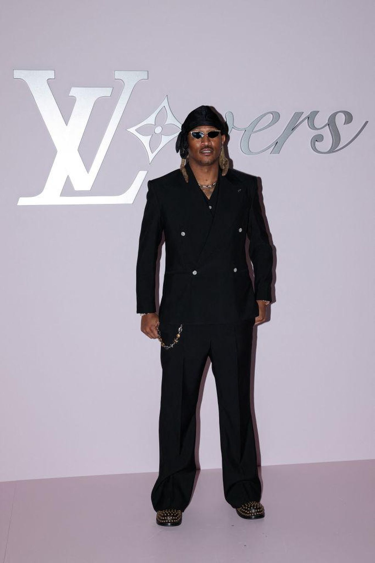 La_sfilata_di_Pharrell_a_Parigi_mOjtZkpgFU - Confidenze24 source:bossip - La sfilata di Pharrell a Parigi - Louis Vuitton Show VIPS