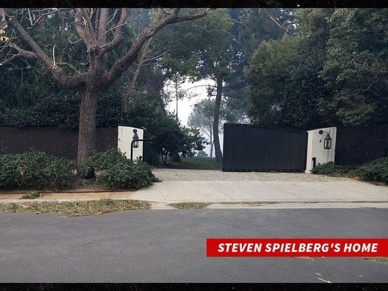 La_situazione_di_Spielberg_Em6c9NuXIB - Confidenze24 source:allcelebrities - La situazione di Spielberg - La casa di Steven Spielberg