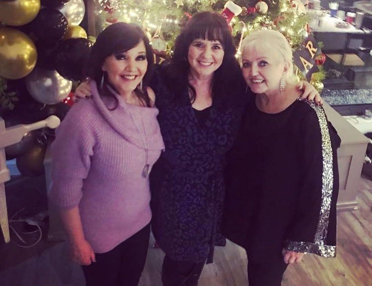 La_triste_notizia_della_scomparsa_di_Linda_HmWPwZLCJ1 - Confidenze24 source:vipmagazine - La triste notizia della scomparsa di Linda - Coleen e Linda Nolan insieme