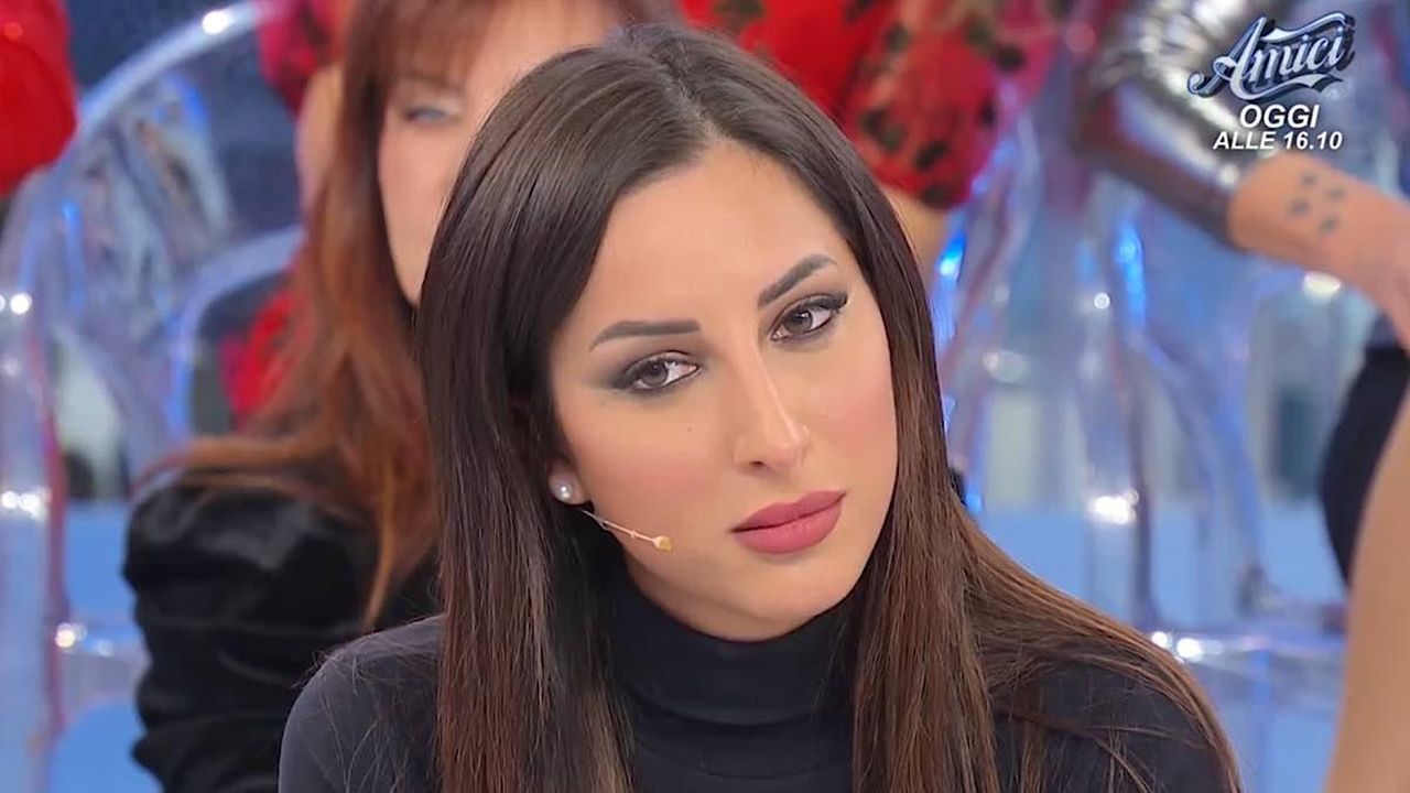 La_tronista_di_Uomini_e_Donne_ha_baciato_Gianmarco_oS5ChMdWkm - Confidenze24 source:lanostratv - La tronista di Uomini e Donne ha baciato Gianmarco - Foto Francesca Sorrentino nuovi corteggiatori