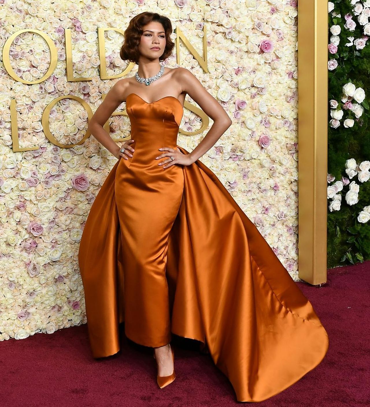 Labito_di_Zendaya_ai_Golden_Globes_WNgDnyoIWS - Confidenze24 source:celebitchy - L'abito di Zendaya ai Golden Globes - Zendaya in abito arancione ai Golden Globes