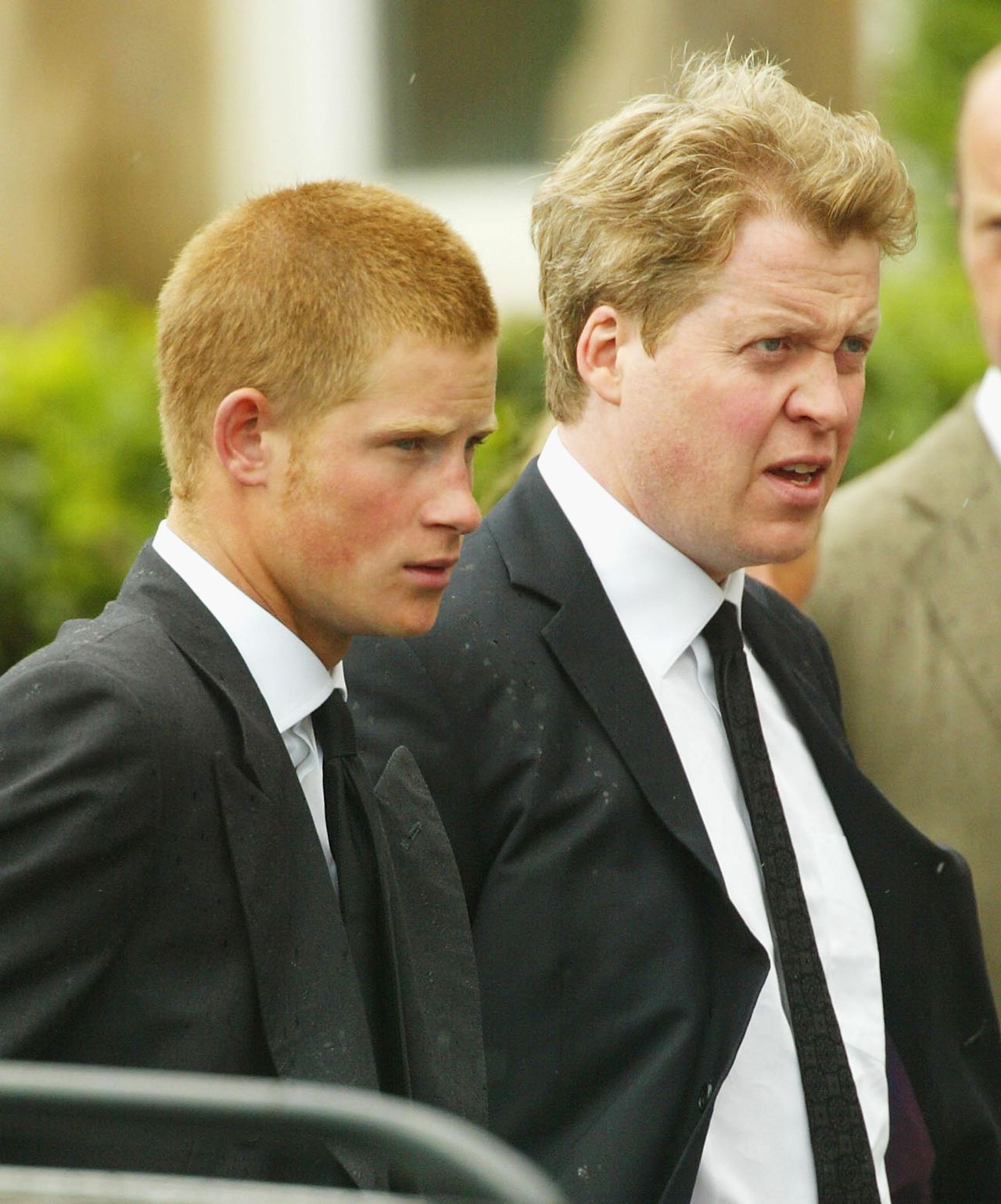 Laccordo_legale_di_Harry_zfl8vv08ow - Confidenze24 source:usmagazine - L'accordo legale di Harry - Il principe Harry e lo zio Charles Spencer parlano dopo l'accordo