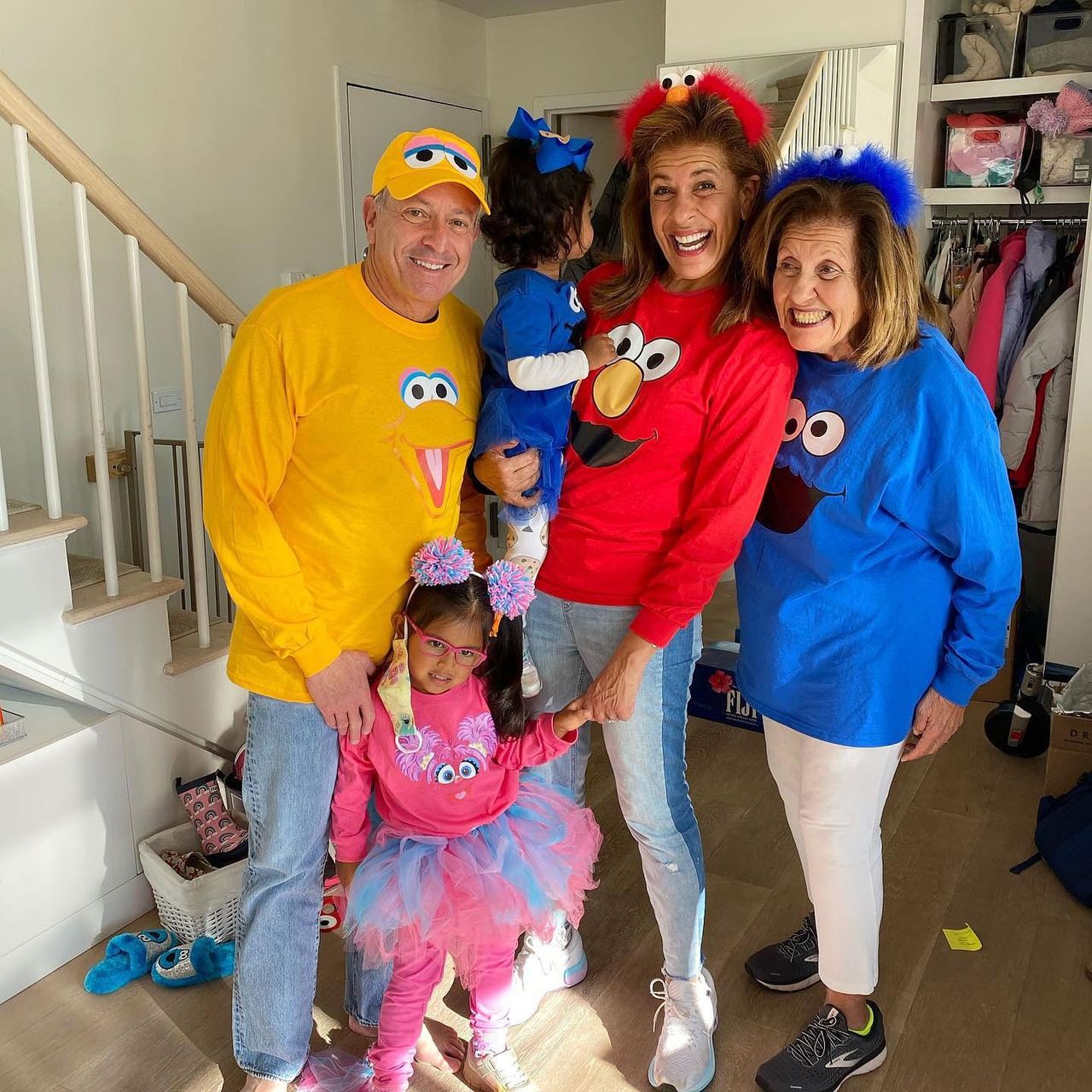 Larrivo_di_Haley_XHmkuNWsnR - Confidenze24 source:usmagazine - L'arrivo di Haley - Hoda Kotb e Joel Schiffman con Haley