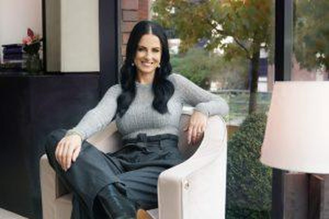 Larrivo_di_Hallie_e_il_suo_ricovero_M5ErwbZxfr - Confidenze24 source:vipmagazine - L'arrivo di Hallie e il suo ricovero - Lisa McHugh Pic: Beta Bajgart per VIP Magazine