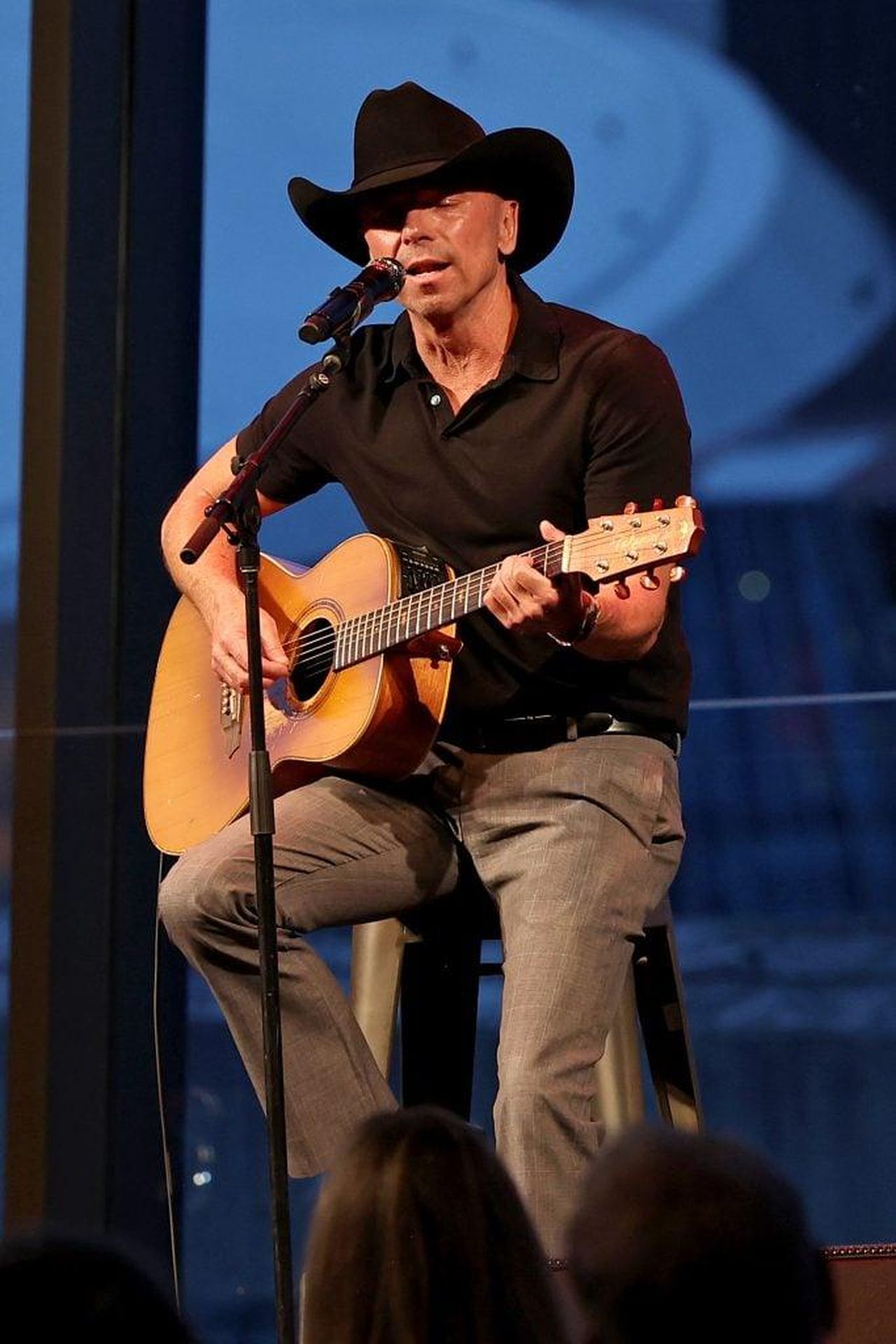 Las_Vegas_Sphere_ospiter_Kenny_Chesney_SzGnWPJmj6 - Confidenze24 source:thehollywoodgossip - Las Vegas’ Sphere ospiterà Kenny Chesney - Kenny Chesney si esibisce ai CMA Triple Play Awards