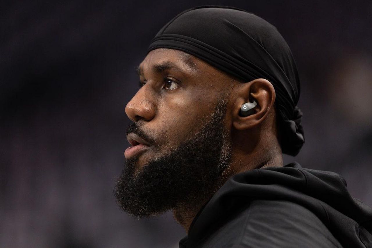 LeBron_racconta_lofferta_di_Reebok_g1NNNbXuXx - Confidenze24 source:bossip - LeBron racconta l'offerta di Reebok - LeBron James - Los Angeles Lakers v Dallas Mavericks