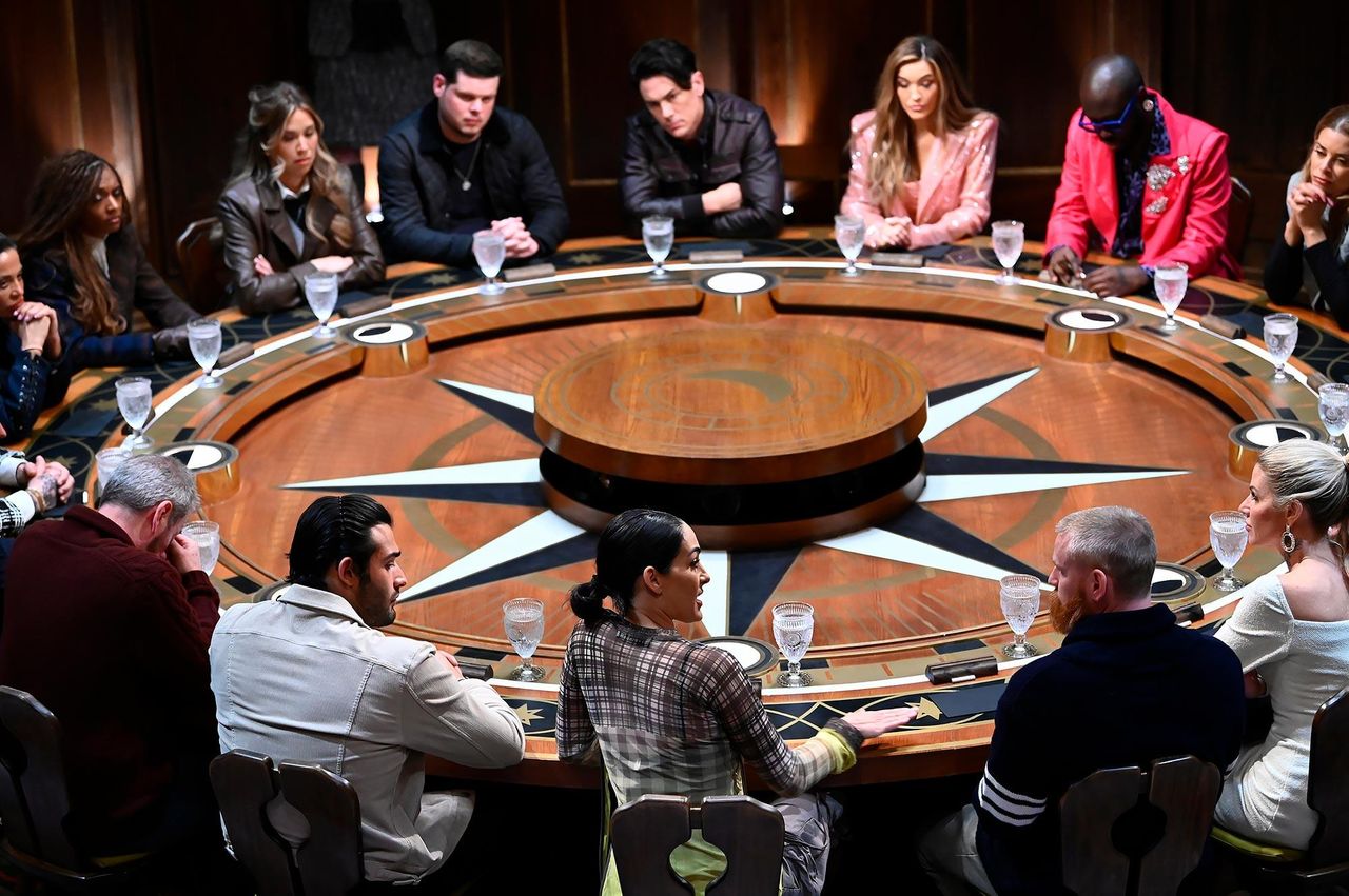 Le_Dinamiche_di_Gioco_e_le_Regole_FoexWffkO1 - Confidenze24 source:usmagazine - Le Dinamiche di Gioco e le Regole - Cast 2 Traitors