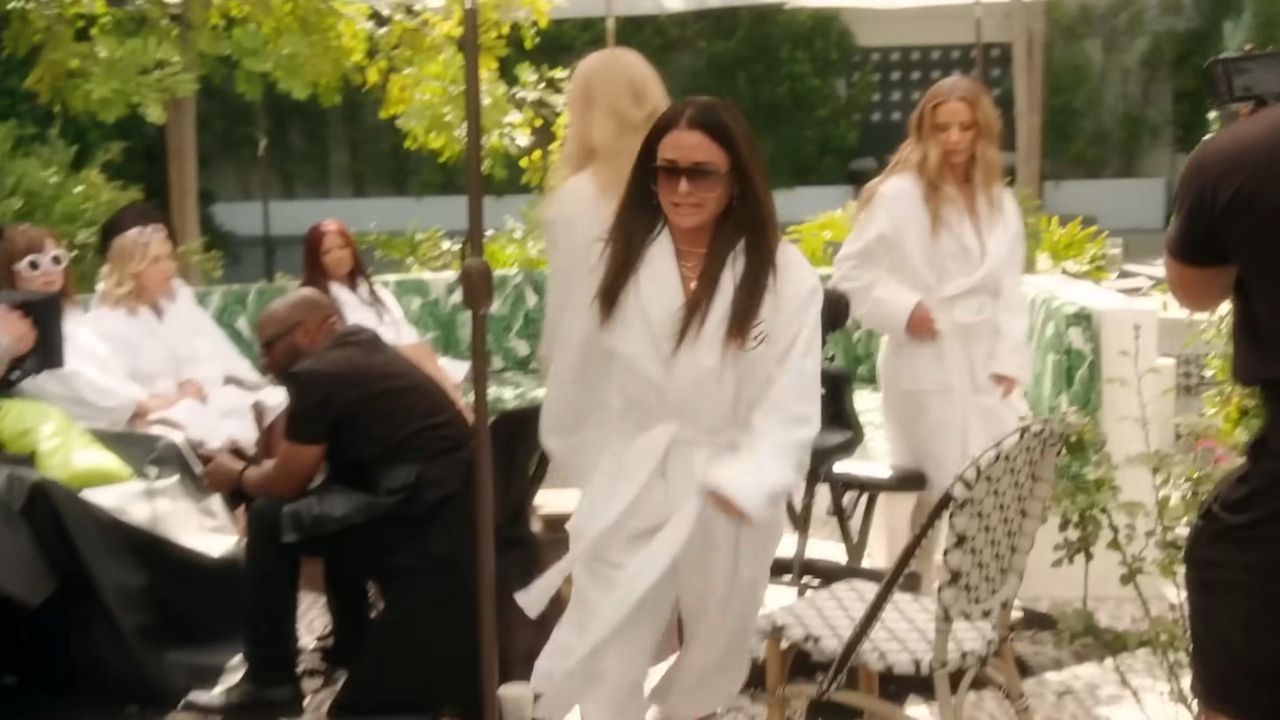 Le_Parole_di_Kyle_aHwxy6yoKO - Confidenze24 source:usmagazine - Le Parole di Kyle - Kyle Richards Scoppia in Lacrime e Abbatte la Quarta Parete