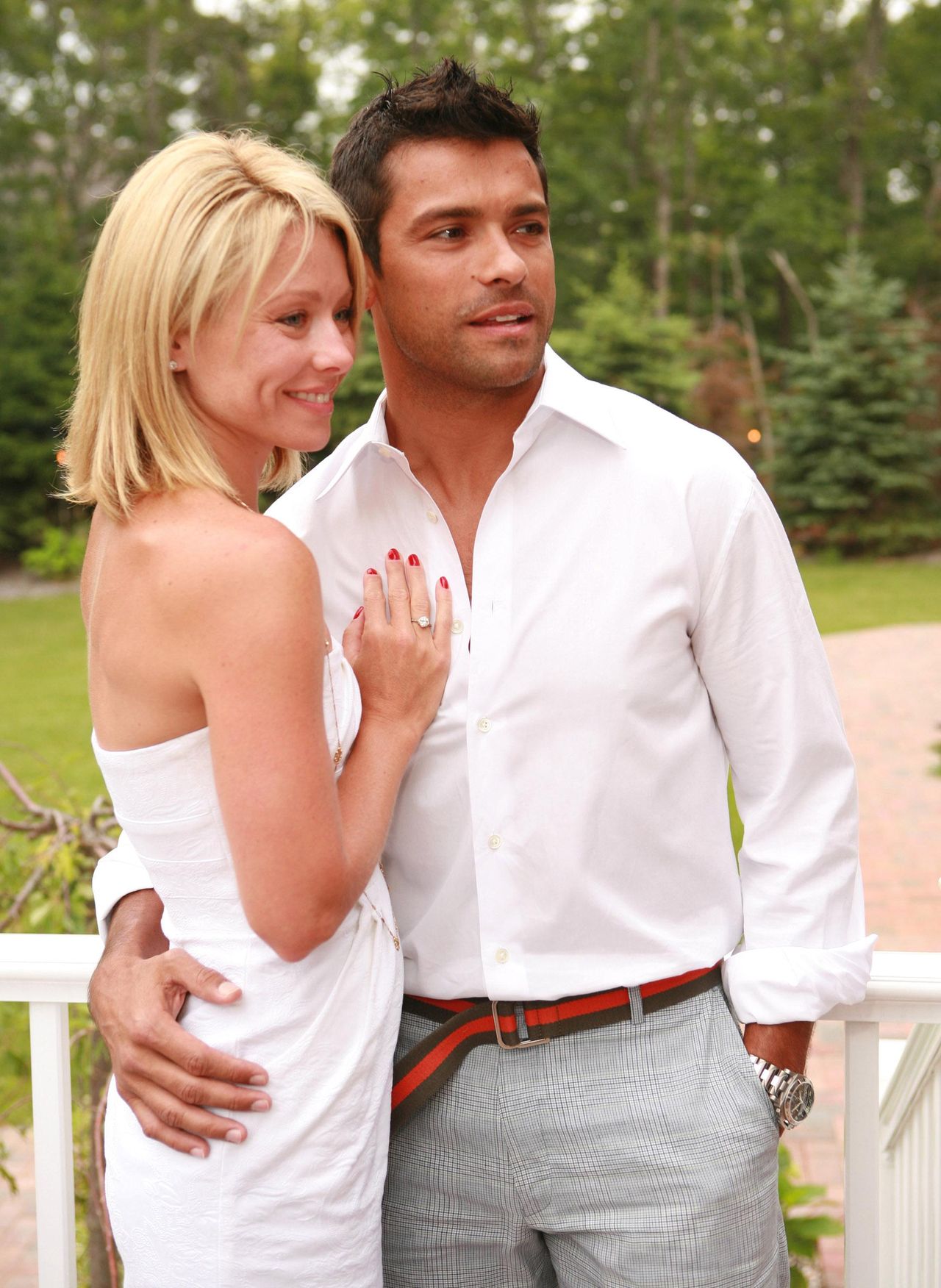 Le_Reazioni_del_Pubblico_e_il_Gioco_di_Kelly_eoCS2eqMNF - Confidenze24 source:closerweekly - Le Reazioni del Pubblico e il Gioco di Kelly - Mark Consuelos Minaccia di Abbandonare il Set di ‘Live’