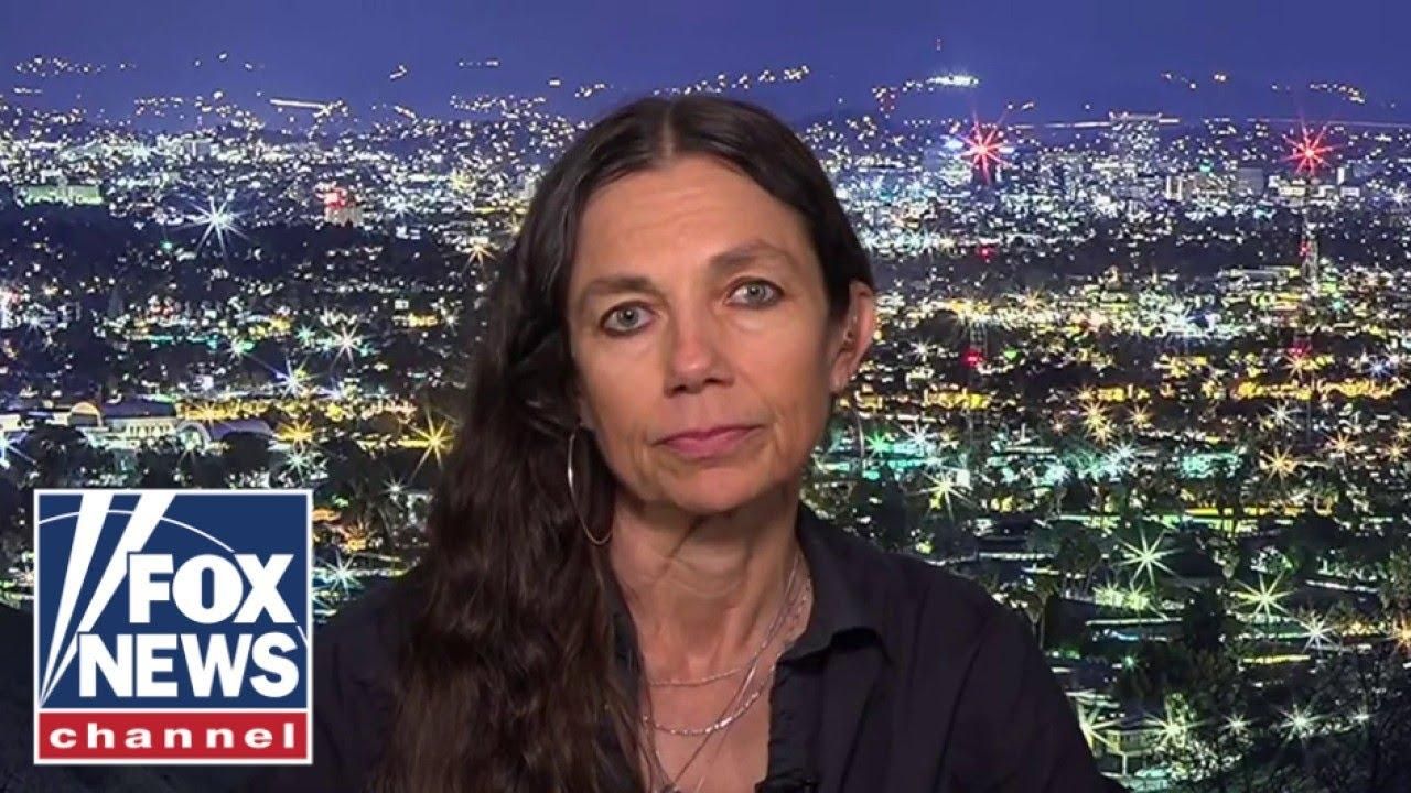 Le_critiche_di_Justine_Bateman_jOcjWRjyQR - Confidenze24 source:celebitchy - Le critiche di Justine Bateman - Justine Bateman in un'intervista