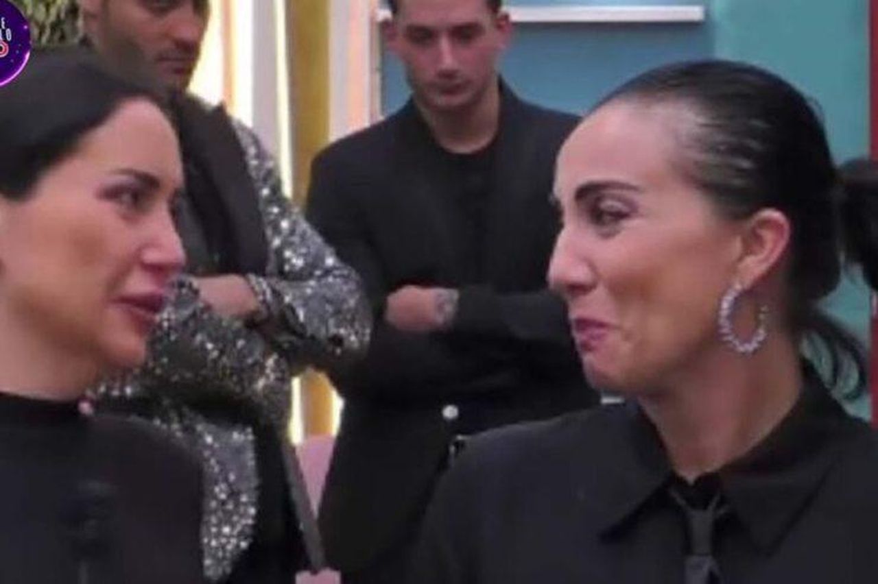 Le_dure_parole_di_Pamela_contro_Jessica_lroqoxlORX - Confidenze24 source:controcopertina - Le dure parole di Pamela contro Jessica - Immagine di Pamela Petrarolo e Jessica Morlacchi