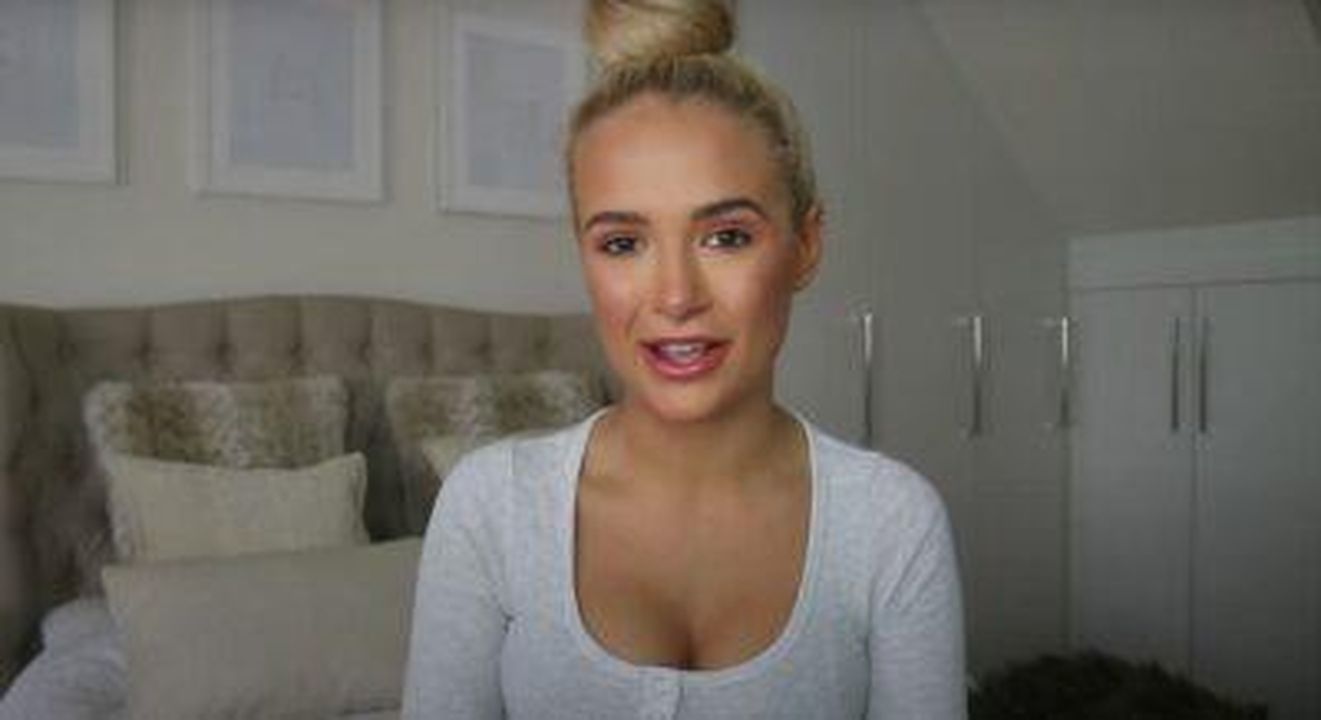 Le_foto_di_MollyMae_prima_e_dopo_egdTdhHASn - Confidenze24 source:entertainmentdaily - Le foto di Molly-Mae prima e dopo - Una giovane Molly-Mae senza filler nella sua pelle naturale