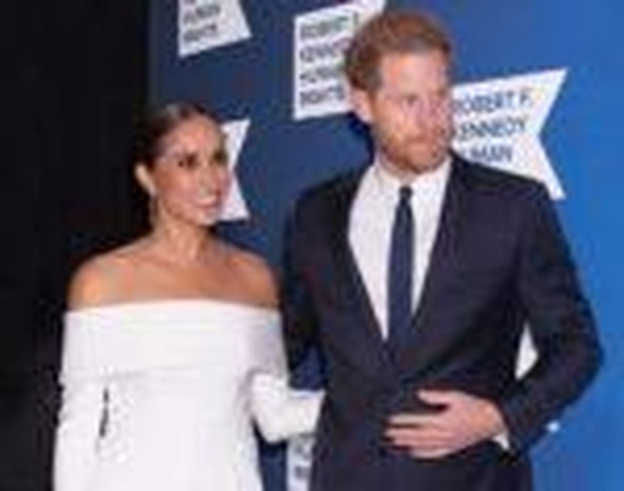 Le_immagini_dei_Sussex_e_dei_reali_5wYJr8Bjfz - Confidenze24 source:celebitchy - Le immagini dei Sussex e dei reali - Premi Ripple Of Hope 2022 con Harry e Meghan