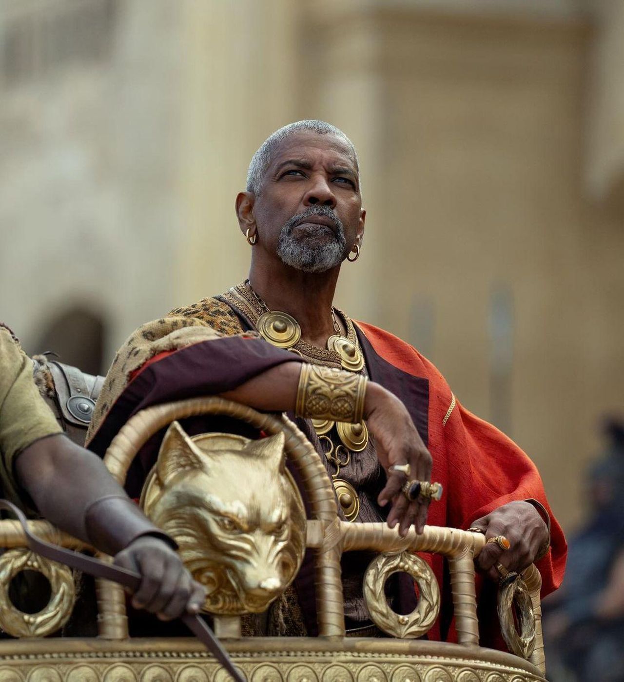 Le_nomination_sorprendenti_e_i_grandi_snobbati_qgqA77yqT7 - Confidenze24 source:celebitchy - Le nomination sorprendenti e i grandi snobbati - Denzel Washington in Gladiator II