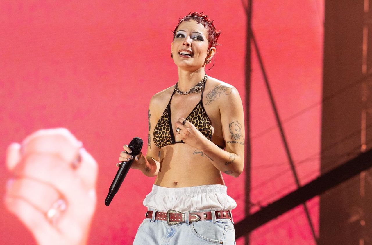 Le_origini_di_Halsey_nel_mondo_hardcore_5YWf4kqB1c - Confidenze24 source:billboard - Le origini di Halsey nel mondo hardcore - Halsey si esibisce al Sziget Festival 2024