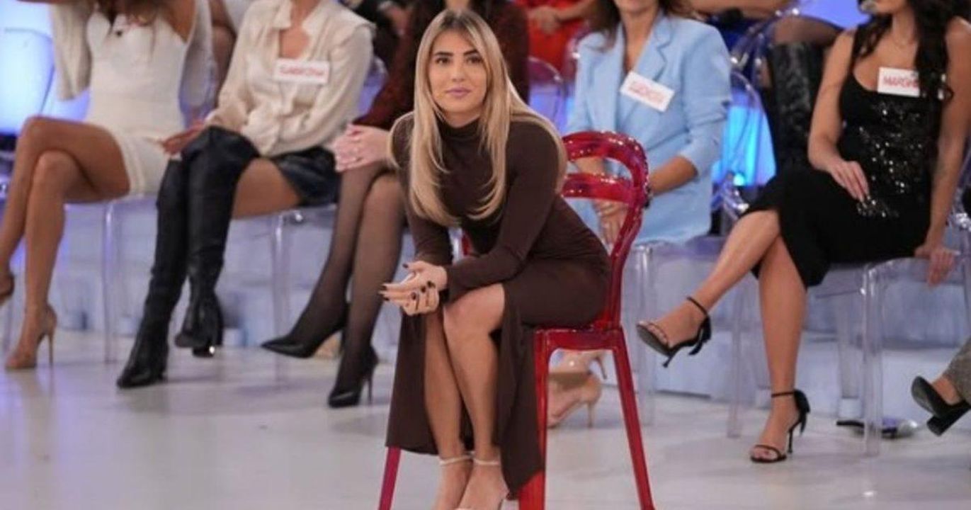 Le_parole_di_Martina_De_Ioannon_Ringrazio_la_mia_seconda_famiglia_Maria_girK3qbLCs - Confidenze24 Le parole di Martina De Ioannon: 'Ringrazio la mia seconda famiglia, Maria' - Martina De Ioannon a Uomini e Donne