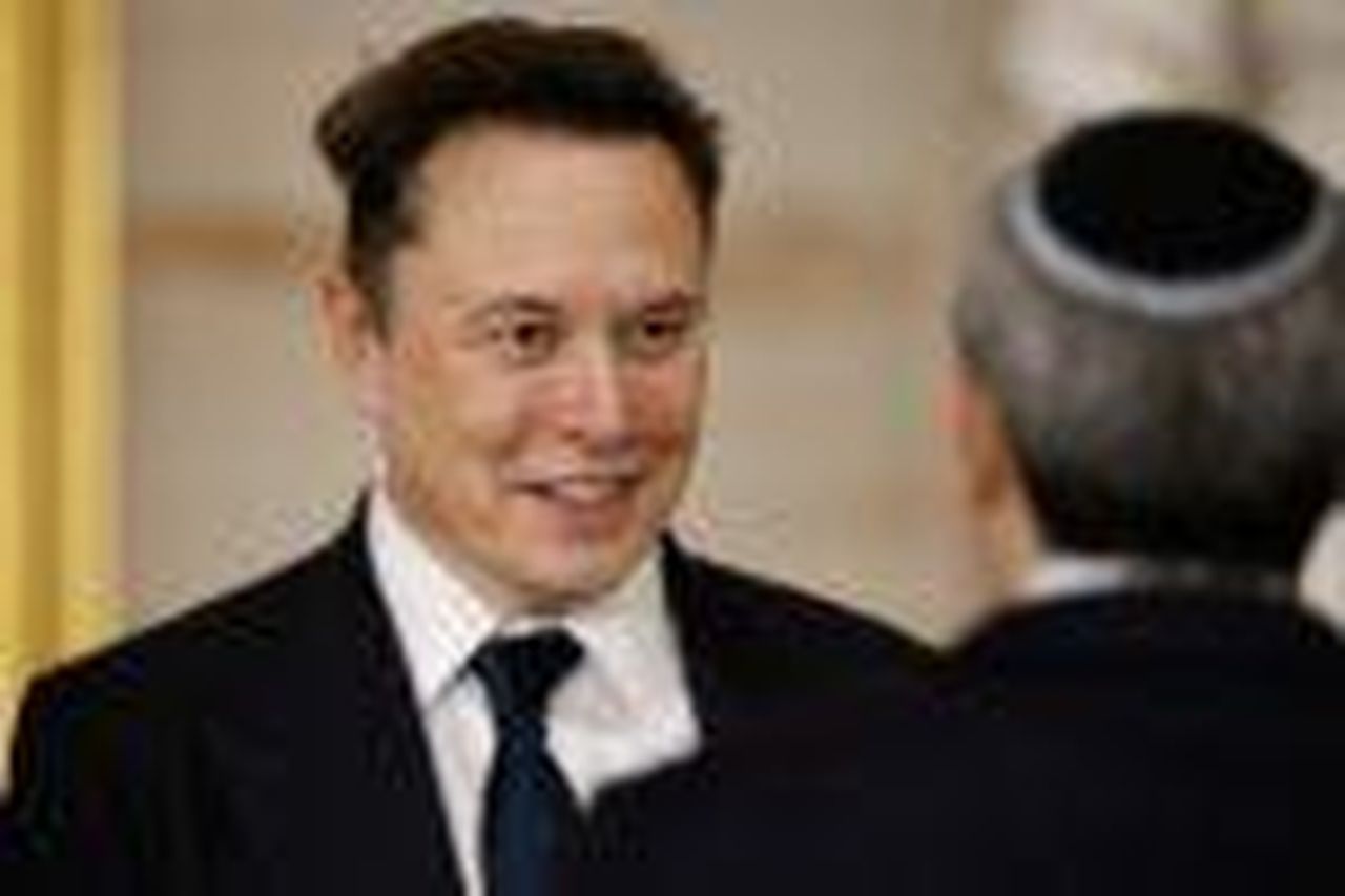 Le_reazioni_al_gesto_di_Musk_PfzW16tc4Y - Confidenze24 source:celebitchy - Le reazioni al gesto di Musk - Elon Musk all'inaugurazione di Trump