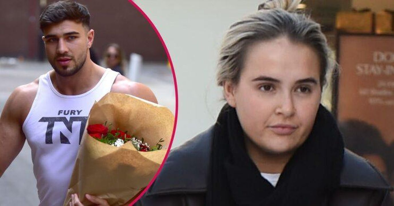 source:entertainmentdaily - Le ‘regole’ di Molly-Mae per la ‘riunione’ con Tommy Fury - Tommy Fury con fiori accanto a una Molly-Mae Hague imbronciata