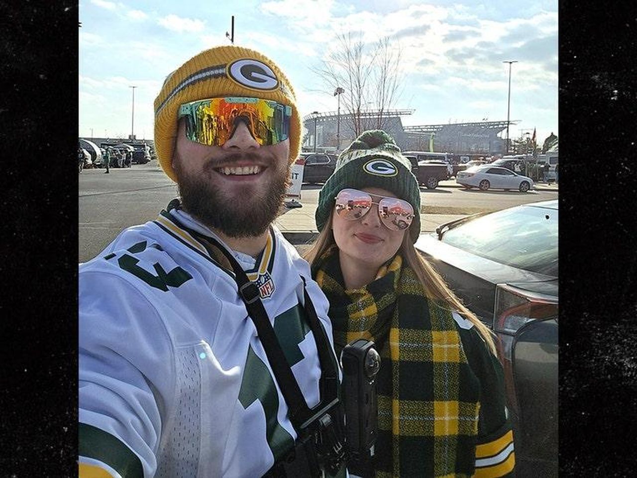 Le_scuse_di_Caldwell_5GxROvCKaT - Confidenze24 source:allcelebrities - Le scuse di Caldwell - fan dei Packers durante la partita