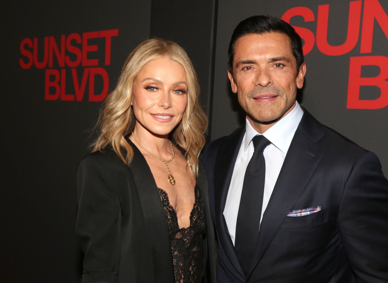 Le_sfide_della_genitorialit_moderna_M5gvKXMUFZ - Confidenze24 source:closerweekly - Le sfide della genitorialità moderna - Kelly Ripa e Mark Consuelos discutono della genitorialità