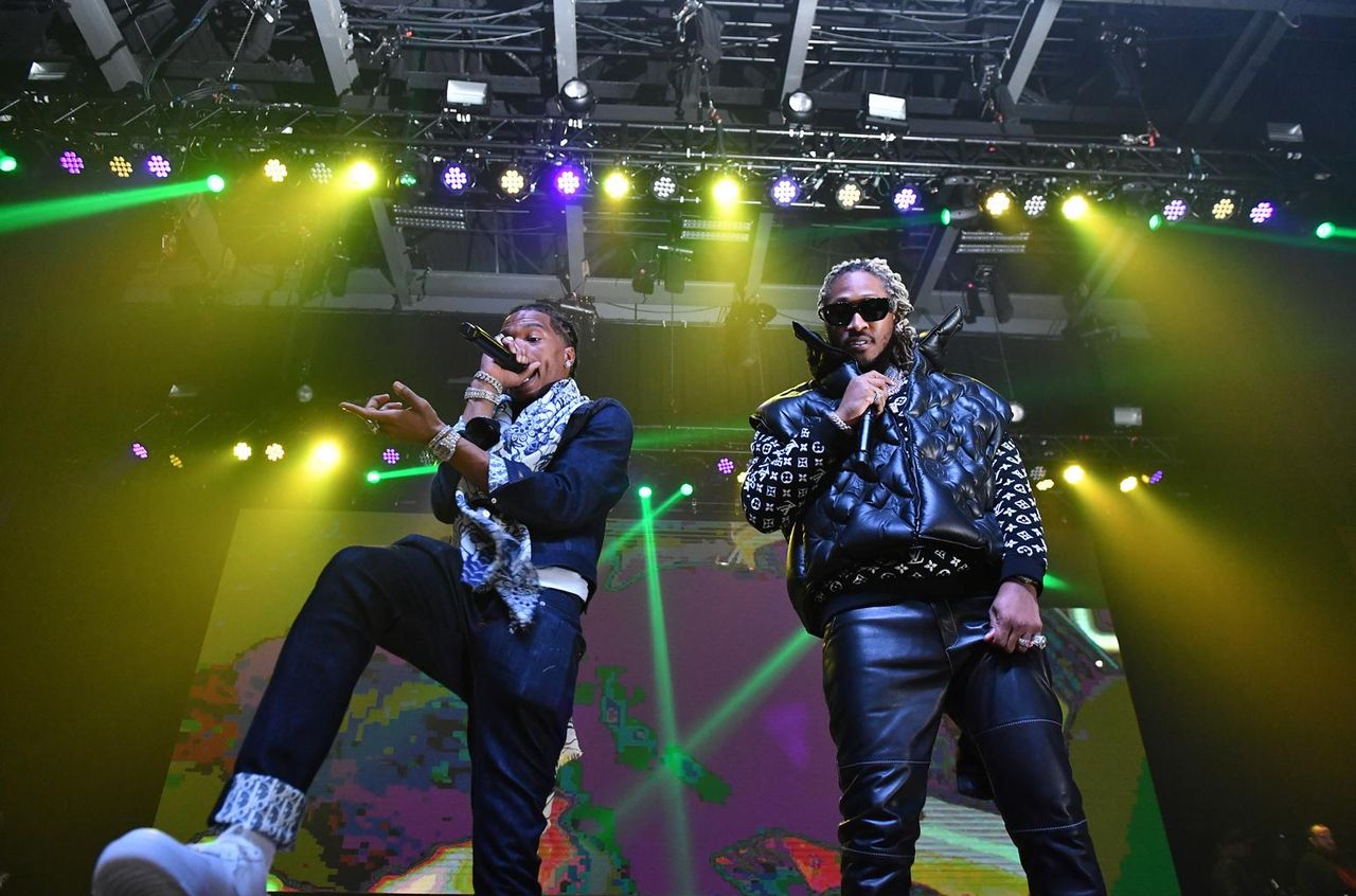 Lil_Baby_svela_i_suoi_piani_futuri_fcZCrqrFEm - Confidenze24 source:billboard - Lil Baby svela i suoi piani futuri - Lil Baby e Future si esibiscono sul palco durante il tour 'No Place Like Home'.