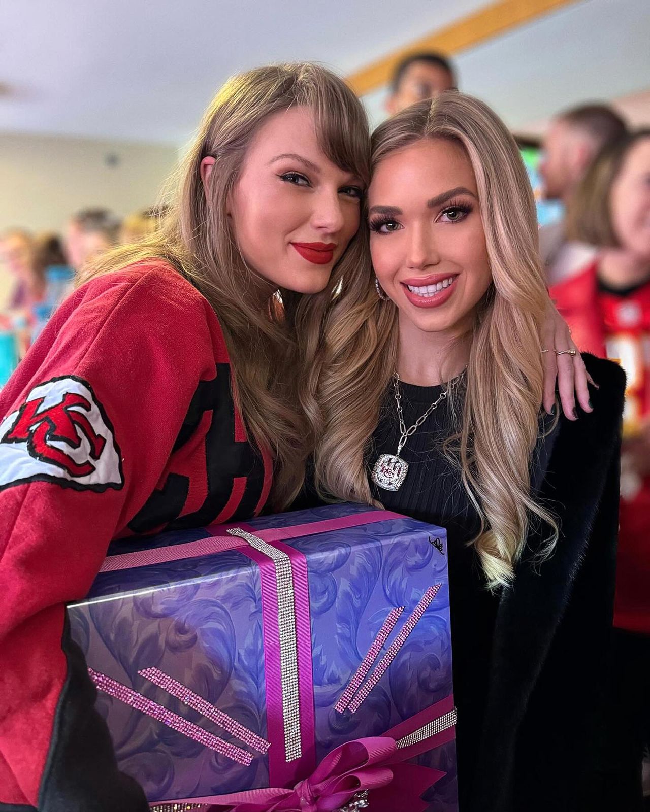 Limpatto_di_Taylor_Swift_sui_Chiefs_vEmac9RFJJ - Confidenze24 source:usmagazine - L'impatto di Taylor Swift sui Chiefs - Gracie Hunt e Taylor Swift