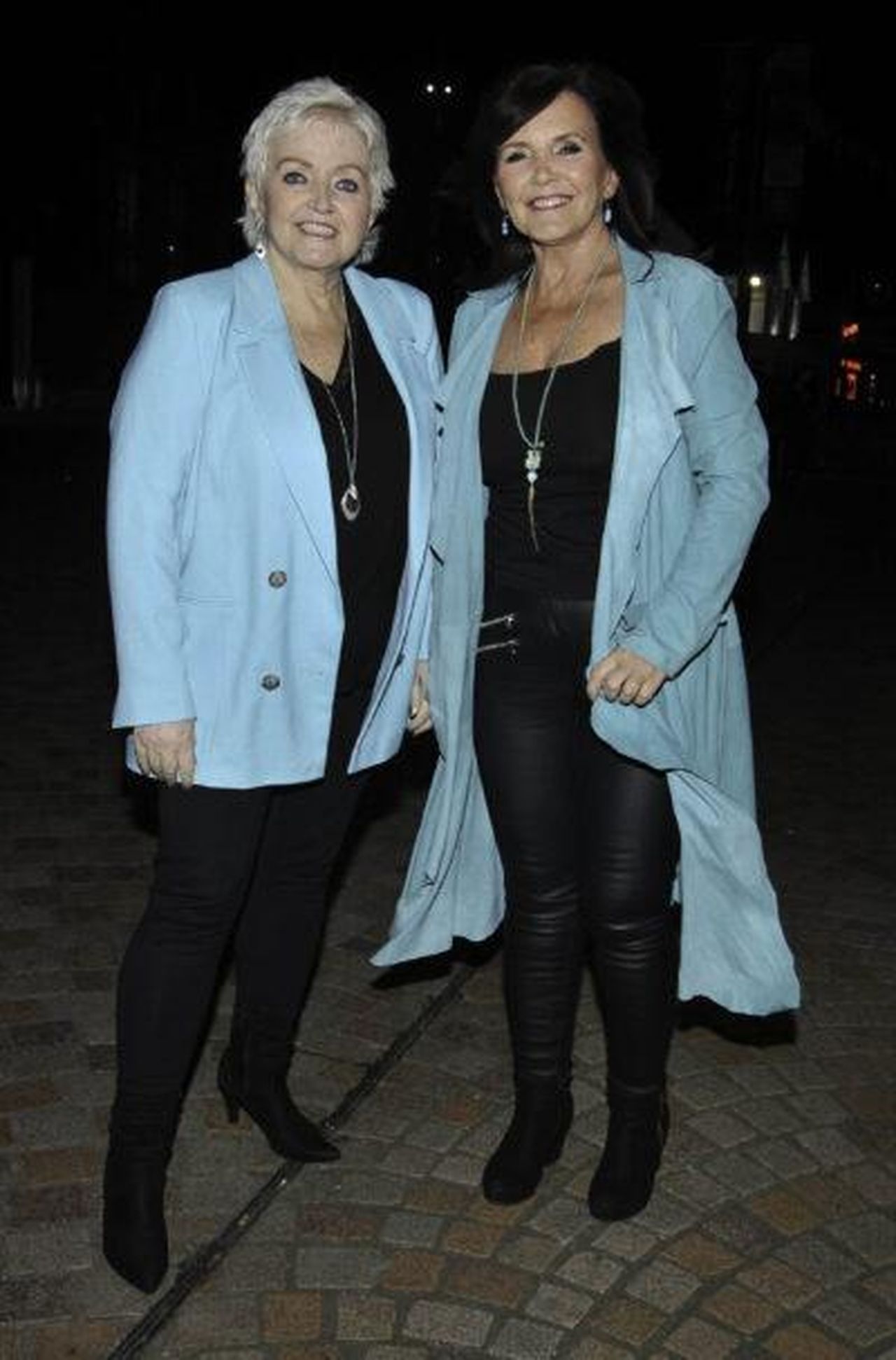 Linda_Nolan_ha_assistito_a_un_pantomima_prima_della_morte_B8MvQeZy3K - Confidenze24 source:entertainmentdaily - Linda Nolan ha assistito a un pantomima prima della morte - Linda Nolan e Maureen